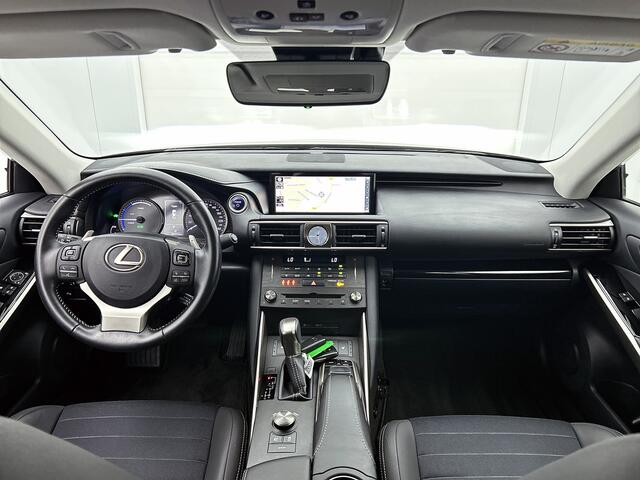 Lexus IS 300h Hybrid Business Line Pro | Parkeersensoren | Half lederen bekleding | Navigatie |