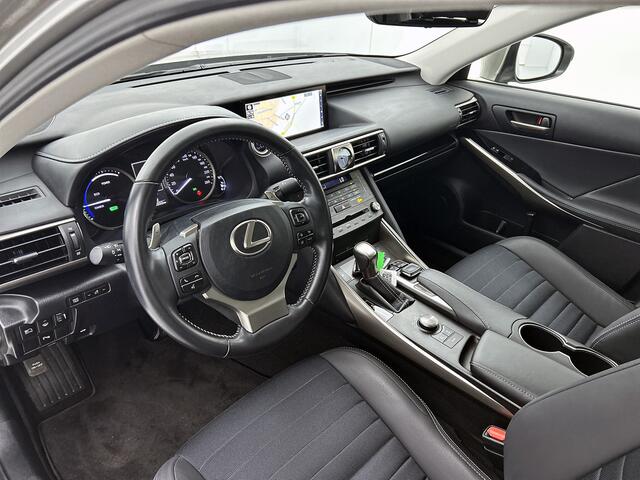Lexus IS 300h Hybrid Business Line Pro | Parkeersensoren | Half lederen bekleding | Navigatie |
