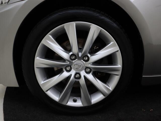 Lexus IS 300h 25th Edition | Stoelverwarming | Parkeersensoren | Navigatie |