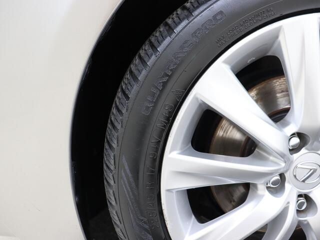 Lexus IS 300h 25th Edition | Stoelverwarming | Parkeersensoren | Navigatie |