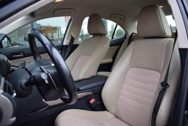 Lexus IS 300h Hybrid Business Line | Apple CarPlay | Half Leer | Camera | Climate