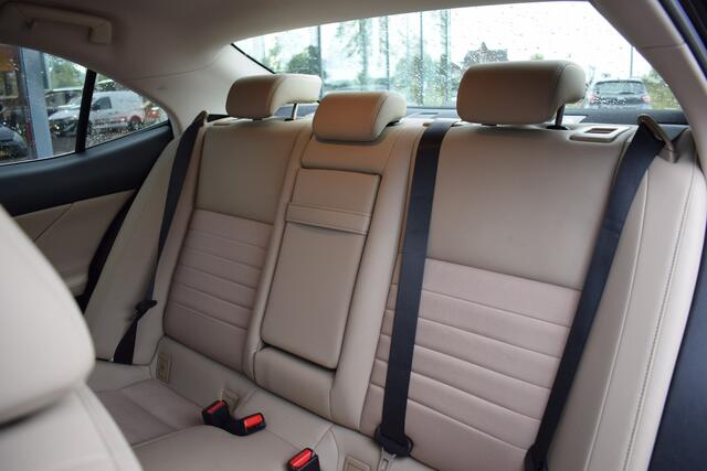 Lexus IS 300h Hybrid Business Line | Apple CarPlay | Half Leer | Camera | Climate