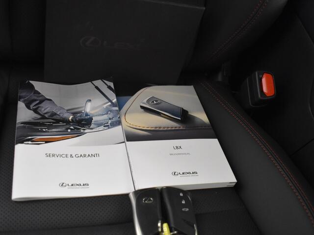 Lexus LBX 1.5 Hybrid Elegant | Tech Pack | Parkeersensoren V+A | Leder