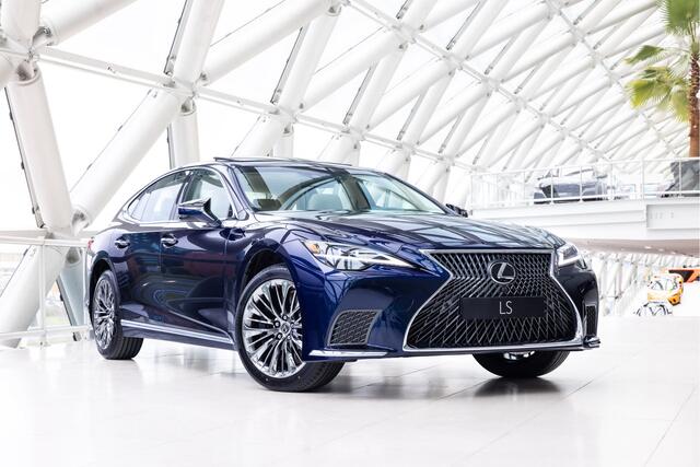 Lexus LS 500h AWD President Line | Ottoman seat | Massage function |