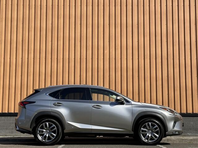 Lexus NX 300h AWD Luxury Line | Schuif/Kanteldak | Cruise Control | Achteruitrijcamera | Keyless Go/Entry | Apple Carplay/Android Auto | Parkeersensoren | DAB | Bluetooth | Stoelverwarming |