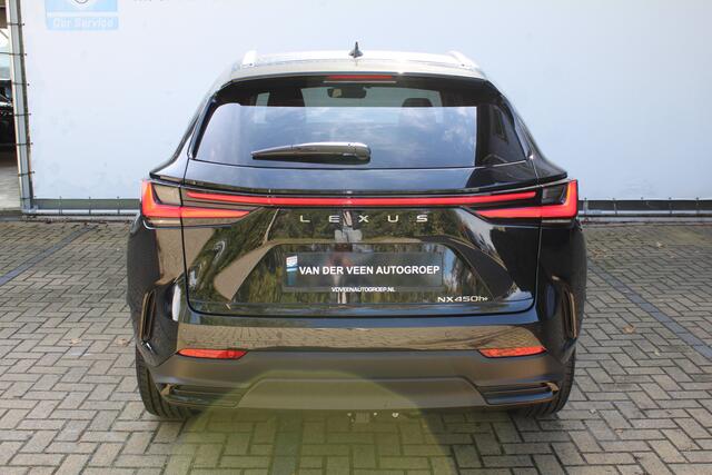 Lexus NX 450h+ AWD Luxury Line | Afneembare trekhaak | Stoel/stuur verwarming | Elektrisch verstelbare stoelen | Achteruitrijcamera | Adaptive cruise controle | Lane assist | Elektrische kofferbakklep | Elektrisch verstelbaar stuurwiel | Navigatie | Apple CarPlay/