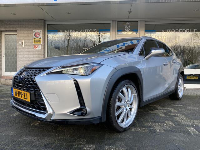 Lexus Ux 250h Business Line 250h Business Line 20 Inch BROCK Velgen/Cruise Contr. Adaptief/Navigatie Fulllmap/Achteruitrijcamera/ Led verl./ Elektr. verst.b. verwarmde buitenspiegels/ Afneemb. Trekhaak// Dakrail/Apple Carplay/ Climate CON
