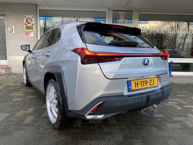 Lexus Ux 250h Business Line 250h Business Line 20 Inch BROCK Velgen/Cruise Contr. Adaptief/Navigatie Fulllmap/Achteruitrijcamera/ Led verl./ Elektr. verst.b. verwarmde buitenspiegels/ Afneemb. Trekhaak// Dakrail/Apple Carplay/ Climate CON