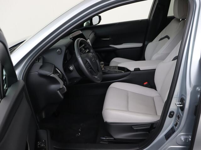 Lexus Ux 250h F-Sport Design | Stoel & Stuurverwarming | Bi-Tone | Lederen Bekleding |