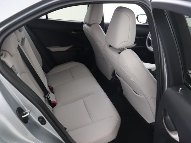 Lexus Ux 250h F-Sport Design | Stoel & Stuurverwarming | Bi-Tone | Lederen Bekleding |