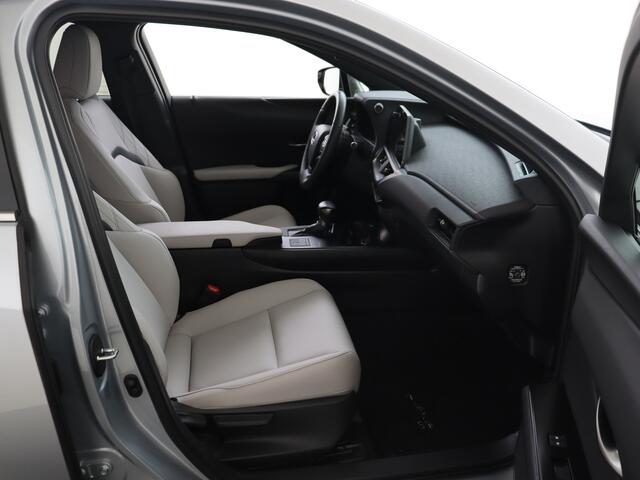 Lexus Ux 250h F-Sport Design | Stoel & Stuurverwarming | Bi-Tone | Lederen Bekleding |