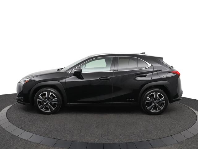 Lexus Ux 250h Preference Line | 18 Inch Lichtmetalen velgen | Blind Spot Monitor | Privacy Glass