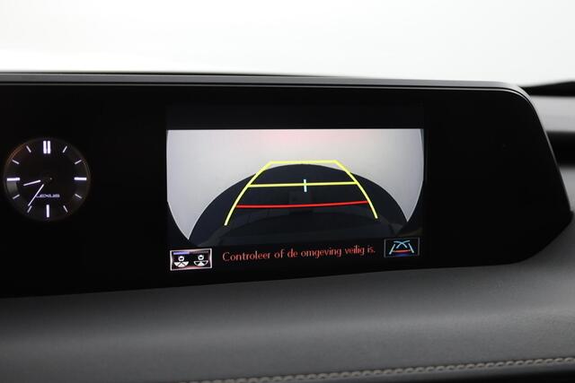 Lexus Ux 250h Luxury Line | Dealeronderhouden | Schuif-/kanteldak | Stoelverwarming | Lederen bekleding