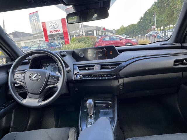 Lexus Ux 300e Business 54 kWh | Carplay | Adaptieve cruise control