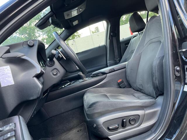 Lexus Ux 300e Business 54 kWh | Carplay | Adaptieve cruise control