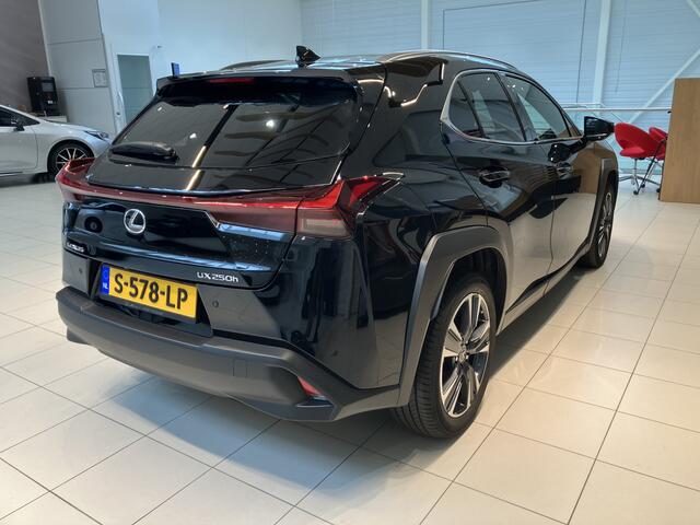 Lexus Ux 250h Business Line | Fabrieksnavigatie | Parkeersensoren voor - en achter |