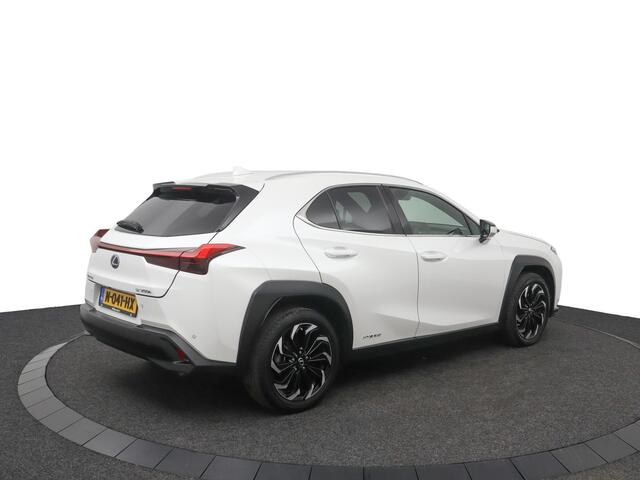 Lexus Ux 250h Luxury Line | 18 Inch Lichtmetalen velgen | Elektrisch bedienbare achterklep | Stoelverwarming