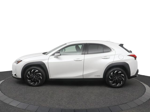 Lexus Ux 250h Luxury Line | 18 Inch Lichtmetalen velgen | Elektrisch bedienbare achterklep | Stoelverwarming