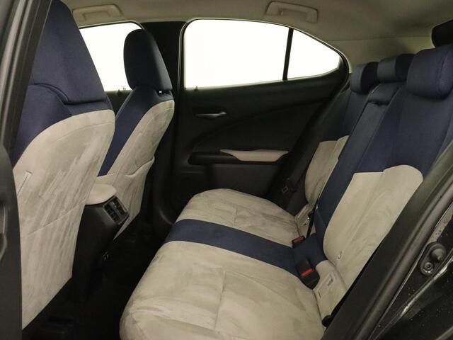 Lexus Ux 250h AWD | Carplay | Adaptive cruise | Alcantara | Camera | Full LED | Navigatie | Bluetooth | Digital Cockpit