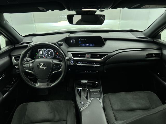Lexus Ux 250h Business Line | Apple Carplay/ Android Auto | Stuur- en Stoelverwarming | Parkeersensoren voor+achter |