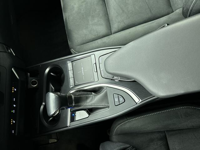 Lexus Ux 250h Business Line | Apple Carplay/ Android Auto | Stuur- en Stoelverwarming | Parkeersensoren voor+achter |