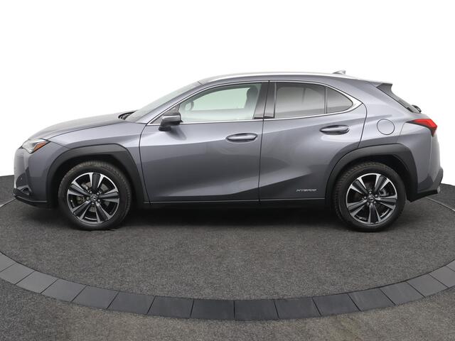 Lexus Ux 250h Preference Line | 18 Inch Lichtmetalen velgen | Privacy Glass | Blind Spot Monitor