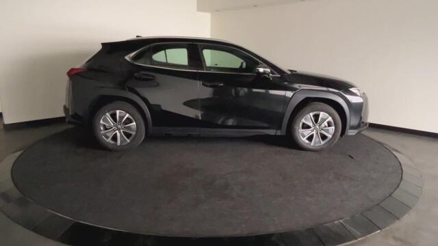 Lexus Ux 300e Business Line 73 kWh | Nieuwprijs ¤ 55.100,00, 45% korting | Adaptieve cruise control | Achteruitrijcamera | Premium kwaliteit voor een topprijs