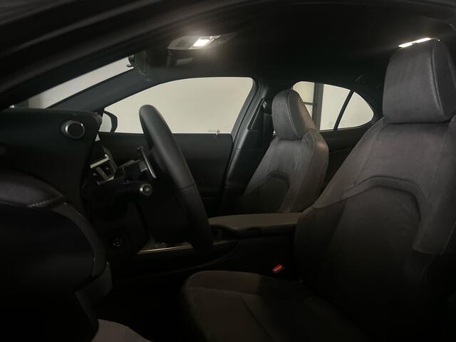 Lexus Ux 300e Business Line 73 kWh | Nieuwprijs ¤ 55.100,00, 45% korting | Adaptieve cruise control | Achteruitrijcamera | Premium kwaliteit voor een topprijs