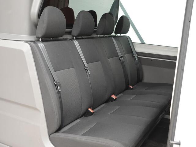 MAN TGE 3.140 2.0 TDI 140pk Dubbele Cabine L3H3 7 persoons Navigatie Apple Carplay/Android Auto Trekhaak Cruise Control Bluetooth Airco