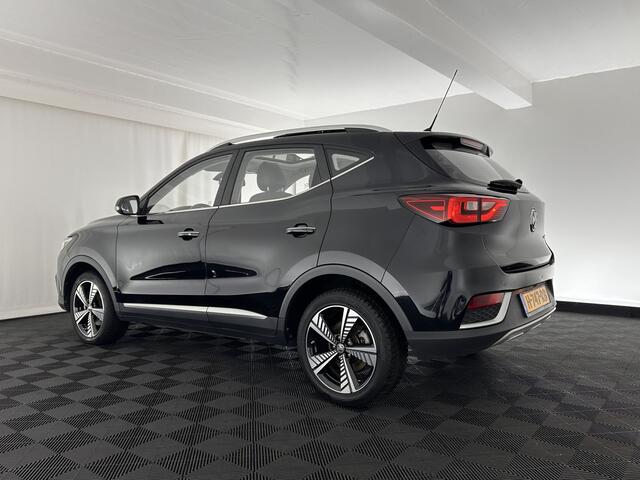 MG ZS EV Luxury 45 kWh (INCL-BTW) *PANO | VOLLEDER | KEYLESS | NAVI-FULLMAP | ADAPTIVE-CRUISE | CAMERA | APP-CONNECT | DAB | LANE-ASSIST | SPORT-SEATS | 17"ALU*