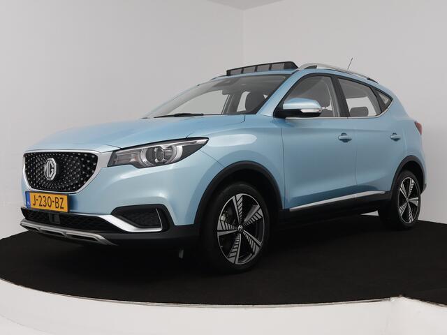MG ZS MG EV Luxury 45 kWh | Leder | Panoramadak | Trekhaak | Camera | Nederlandse Auto | NAP |