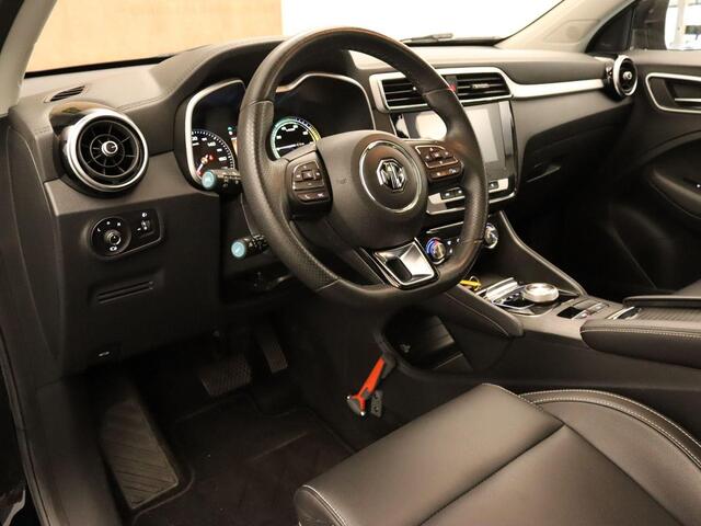 MG ZS EV Luxury 45 kWh - ORIGINEEL NEDERLANDSE AUTO - PANORAMADAK - ADAPTIEVE CRUISE CONTROL - APPLE CARPLAY/ANDROID AUTO - KEYLESS ENTRY/START - DODEHOEKDETECTIE - LEDEREN BEKLEDING - VOORSTOELEN VERWARMD