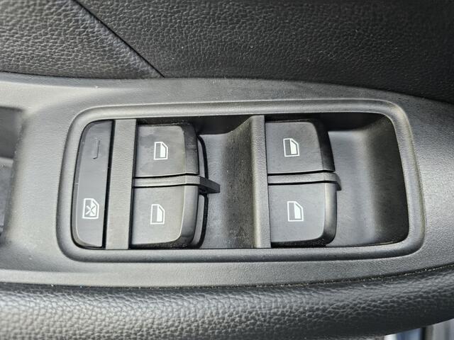 MG ZS EV Luxury 45 kWh | Trekhaak | Navigatie | ¤ 2000,- Inruilpremie ! |