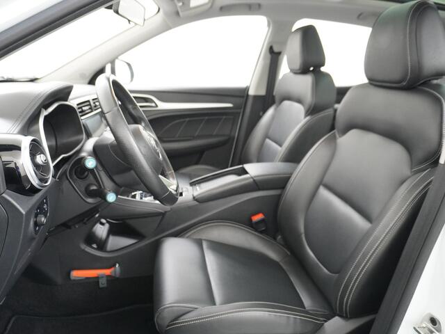 MG ZS MG EV Luxury 45kWh Leer+elektr. Pano-dak Adaptive-Cr. Camera Navi Airco Apple Carplay Android Auto Stoelverwarming Lmv 17" DAB+ MG Pilot Lane Assist Bluetooth Led 1e Eigenaar Origineel Nederlandse Auto