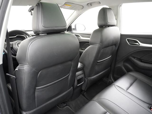 MG ZS MG EV Luxury 45kWh Leer+elektr. Pano-dak Adaptive-Cr. Camera Navi Airco Apple Carplay Android Auto Stoelverwarming Lmv 17" DAB+ MG Pilot Lane Assist Bluetooth Led 1e Eigenaar Origineel Nederlandse Auto