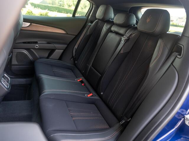 Maserati Grecale AWD Folgore 105kWh | Volleder | Sonus Faber Surround | 360cam | HUD | Panoramadak | Adap Cruise | Elek klep | 4-zone ECC | Carbon | Achterbankverwarming | Elek Garagedeur opener