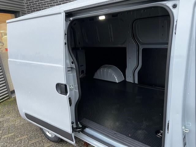 Maxus eDELIVER 5 L1 64 kWh | uit voorraad leverbaar | Cement Grey en Massive Black