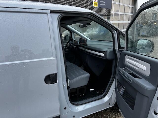 Maxus eDELIVER 5 L1 64 kWh | uit voorraad leverbaar | Cement Grey en Massive Black