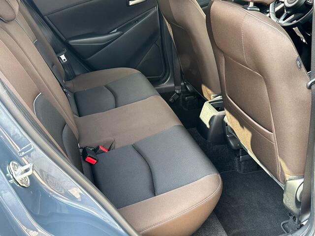 Mazda 2 1.5 Skyactiv-G Luxury | Navigatie | Camera | Apple Carplay | Stoelverwarming | Lichtmetalen Velgen 16" | PDC |