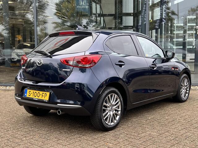 Mazda 2 1.5 Skyactiv-G Luxury | ACHTERUITRIJCAMERA | STOEL-EN STUURVERWARMING | LM VELGEN | CARPLAY | NAVIGATIE
