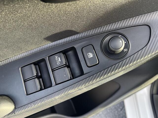 Mazda 2 1.5 e-SkyActiv-G 90 Centre-Line | All-Weather banden | Apple Carplay/Android Auto | Navigatie |