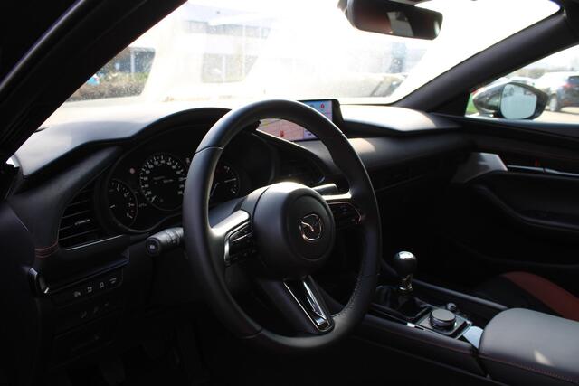 Mazda 3 HB 2.0 e-SkyActiv-X 186 M Hybrid Nagisa , Demovoordeel ¤3.740,-, Bruin Leder, Bose, Navi, Adap.Cruise, Clima, Apple Carplay, Camera, PDC, HUD, Stoelverwarming, 18" LMV