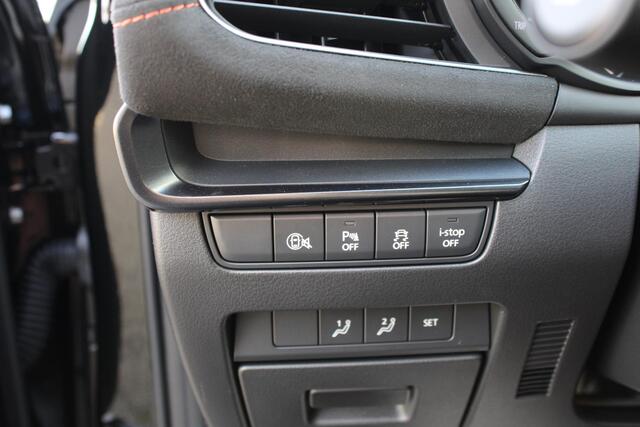 Mazda 3 HB 2.0 e-SkyActiv-X 186 M Hybrid Nagisa , Demovoordeel ¤3.740,-, Bruin Leder, Bose, Navi, Adap.Cruise, Clima, Apple Carplay, Camera, PDC, HUD, Stoelverwarming, 18" LMV