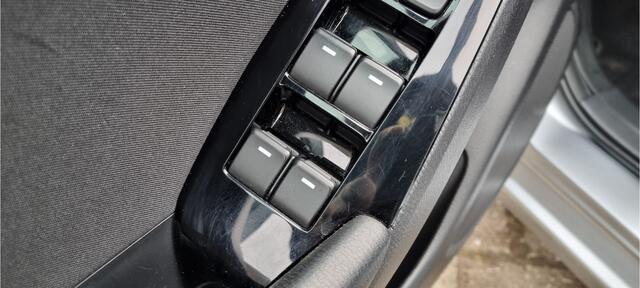 Mazda 3 2.0 SkyActiv-G 120 SkyLease+ Navi Climat Cruise Pdc Lmv Head up