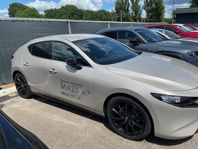 Mazda 3 2.0 e-SkyActiv-X M Hybrid 186 Nagisa Demovoordeel ¤ 5.000,-, Bruin Leder, Bose, Navi, Adap.Cruise, Clima, Apple Carplay, Camera, PDC, HUD, Stoelverwarming, 18" LMV