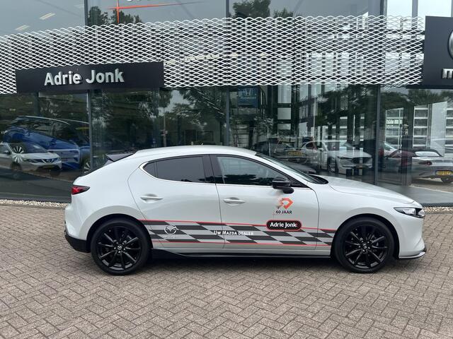 Mazda 3 2.5 e-SkyActiv-G M Hybrid 140 Homura | AEROPAKKET | APPLE CARPLAY | DODEHOEKDETECTIE | ADAPTIEF CRUISE CONTROL | HEAD UP | 18 INCH LM | DEMO | *6 JAAR FABRIEKSGARANTIE |