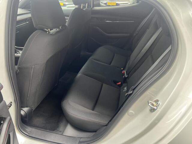 Mazda 3 2.5 e-SkyActiv-G M Hybrid 140 Homura | AEROPAKKET | APPLE CARPLAY | DODEHOEKDETECTIE | ADAPTIEF CRUISE CONTROL | HEAD UP | 18 INCH LM | DEMO | *6 JAAR FABRIEKSGARANTIE |