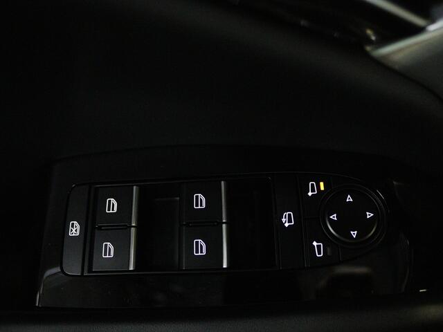 Mazda 3 2.5 e-SkyActiv-G M Hybrid 140 Takumi automaat | *Demo* | Leder | BOSE |