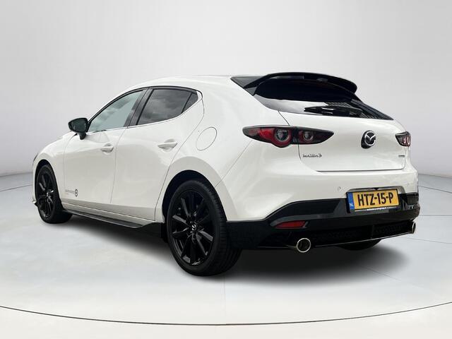Mazda 3 2.0 e-SkyActiv-X M Hybrid 186 Nagisa | Aero pakket | Alcantara/Leder met stoelgeheugen | Achteruitrijcamera | Bose | HeadupDisplay | Navigatie en draadloze Applecarplay\Androidauto | Verlichte Dorpelbeschermers | Parelmoer Wit