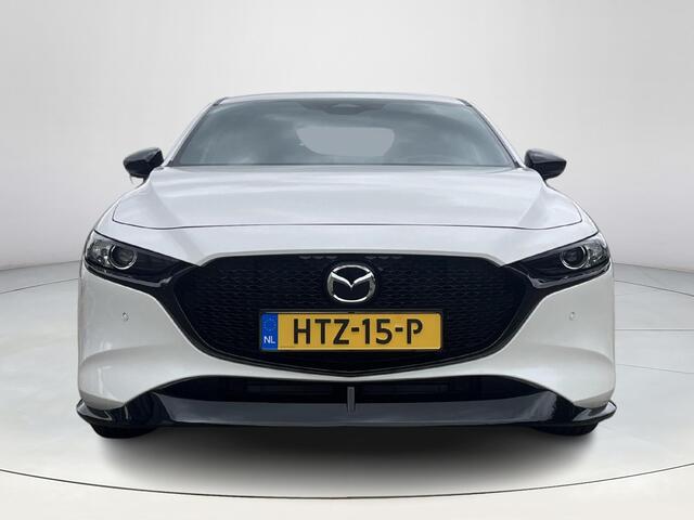 Mazda 3 2.0 e-SkyActiv-X M Hybrid 186 Nagisa | Aero pakket | Alcantara/Leder met stoelgeheugen | Achteruitrijcamera | Bose | HeadupDisplay | Navigatie en draadloze Applecarplay\Androidauto | Verlichte Dorpelbeschermers | Parelmoer Wit